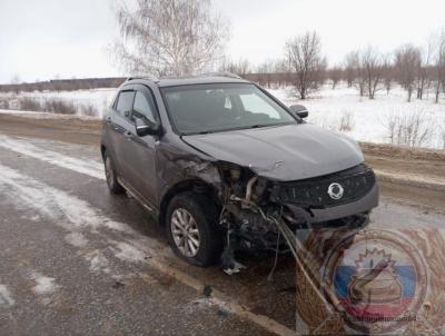 В утренней аварии на трассе в Саратовской области пострадали трое