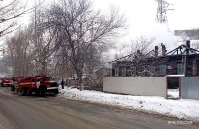 В Вольске сгорели две квартиры: людей эвакуировали В Вольске сгорели две квартиры: людей эвакуировали