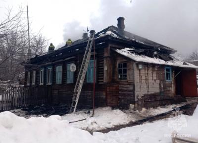 В Вольске сгорели две квартиры: людей эвакуировали В Вольске сгорели две квартиры: людей эвакуировали