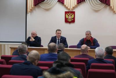 Атака БПЛА на Энгельс: пожар все еще тушат, на место приехал замглавы МЧС России