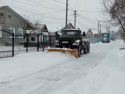 В Энгельсском районе активно продолжается уборка снега 