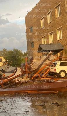 Минздрав Саратовской области: больница в Новых Бурасах, у которой ураган сорвал крышу, работает в штатном режиме