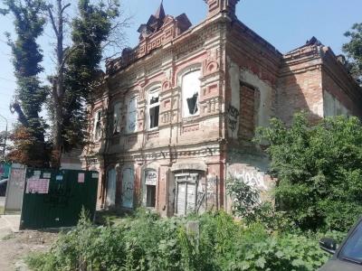 В Энгельсе за рубль собираются сдать четыре памятника архитектуры на Пушкина