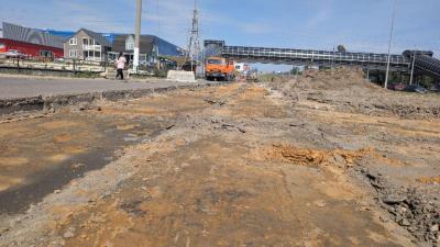 В Саратове ремонту дороги-дублера Вольского тракта мешают ларьки