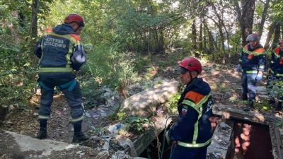В Саратове мужчина упал в 4-метровый коллектор