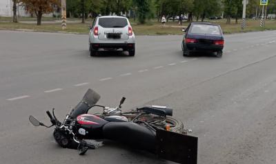 В Балаково кроссовер сбил пожилого мотоциклиста В Балаково кроссовер сбил пожилого мотоциклиста