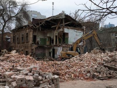 В Саратове в 2025 году снесли 38 домов, в Энгельсе - один