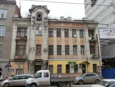 Новый собственник Дома Яхимовича в Саратове скрывается от градозащитников