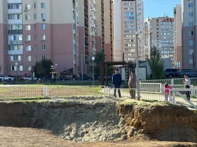В Саратове из-за оползней в парке оголяются опасные провода