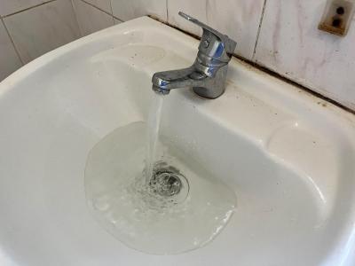В Саратове на трех улицах Ленинского района отключили холодную воду 