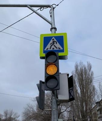 В Саратове в Солнечном на аварийном перекрёстке установили новые светофоры