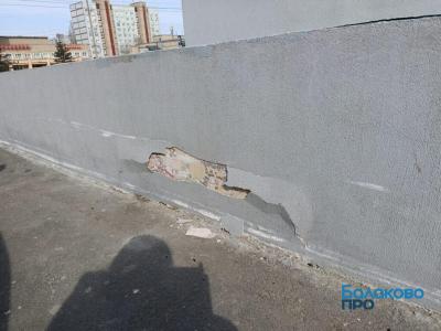 Многострадальный памятник у стен администрации в Балаково 