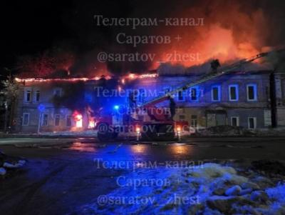 В центре Саратова горели недорасселённые дома В центре Саратова горели недорасселённые дома