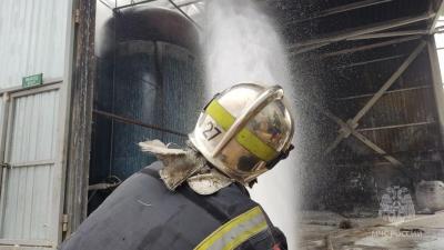 В Саратове ликвидировали пожар в расселенном доме на Ново-Астраханском шоссе В Саратове ликвидировали пожар в расселенном доме на Ново-Астраханском шоссе
