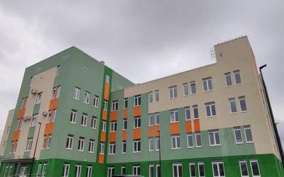 В Саратове в микрорайоне Авиатор достроили поликлинику