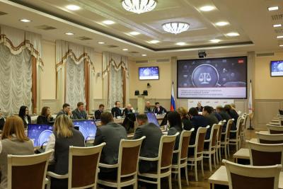 На круглом столе в Саратове обсудили правовые аспекты транспортной безопасности 