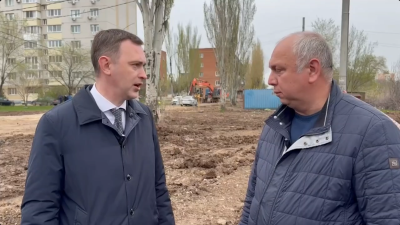 Глава Энгельсского района Максим Леонов проконтролировал, как ликвидируют аварию на главном самотечном коллекторе Энгельса