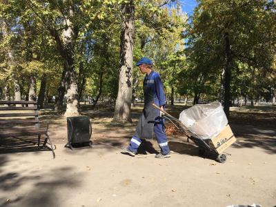 В Саратовской области за месяц убрали 412 скверов и парков, 3 600 дворов
