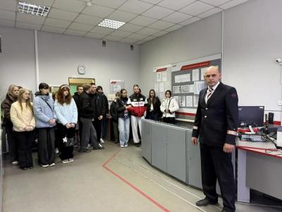 На станции Вольск-2 провели экскурсию для школьников из Саратовской области 