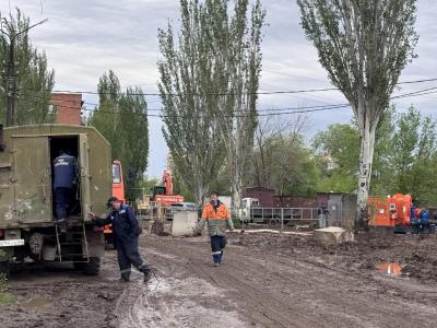 В Энгельсе вдвое увеличили число машин для подвоза питьевой воды В Энгельсе вдвое увеличили число машин для подвоза питьевой воды
