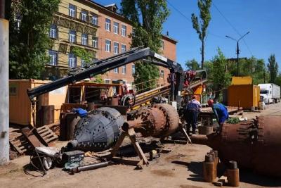 Губернатор Саратовской области Роман Бусаргин осмотрел работы на коллекторе в Энгельсе