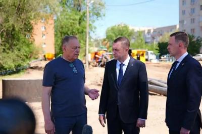 Губернатор Саратовской области Роман Бусаргин осмотрел работы на коллекторе в Энгельсе
