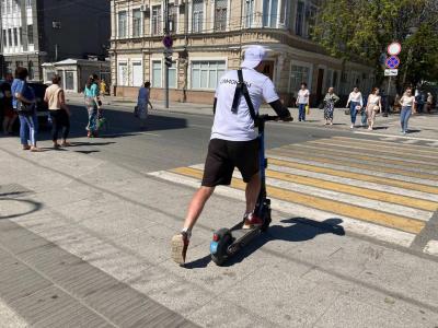 В Саратове ребенок пострадал при наезде электросамоката