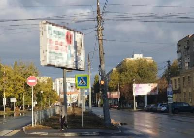 В Энгельсском районе борются с незаконными рекламными конструкциями