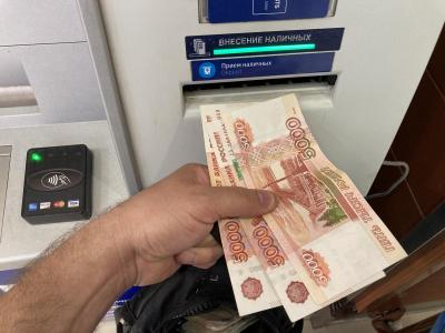Житель Балаково нашел в лифте 520 тысяч рублей