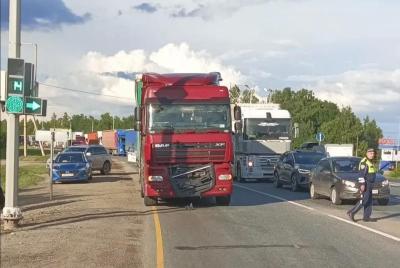 В Вольском районе грузовик DAF насмерть сбил 40-летнюю женщину