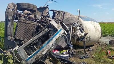 В Балашовском районе столкнулись фура и бетономешалка