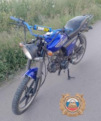 В Ровном мальчик на мопеде сбил девочку-велосипедистку