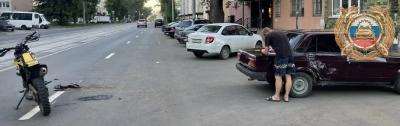 В Саратове девочка-подросток на байке попала под колеса ВАЗа