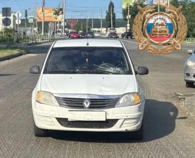 В Саратове женщина на электросамокате разбилась об иномарку