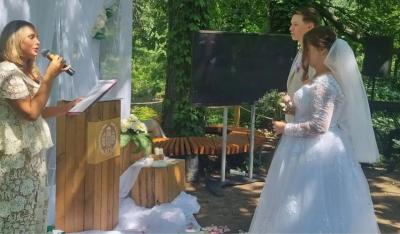 В Саратове две студенческие пары поженились в вузе и Ботсаде