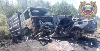 В Балаковском районе водитель легковушки погиб в столкновении с фурой
