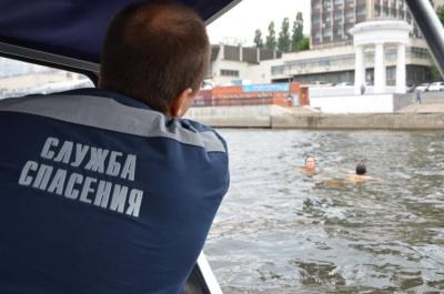 В Саратове спасли пять человек с тонущего катера