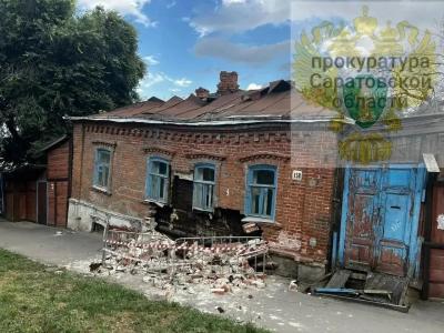 В Саратове на Мичурина обрушилась часть дома