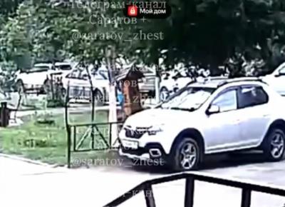 В Энгельсе на мальчика упала декоративная мельница