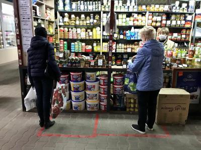 В Саратовской области дешевеют огурцы и помидоры, мясо и сахар дорожает