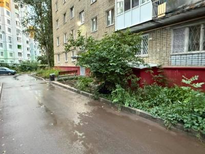 В Саратове из окна второго этажа выпал пятилетний ребенок
