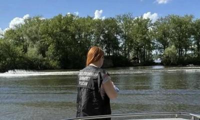 В Энгельсе катер сбил девушку на сапборде