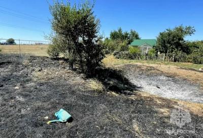 В Марксовском районе пожилой мужчина погиб, когда пытался потушить траву