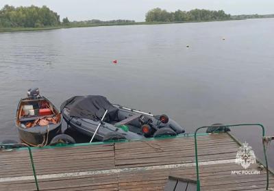 В Энгельсском районе спасли упавшего в воду лодочника