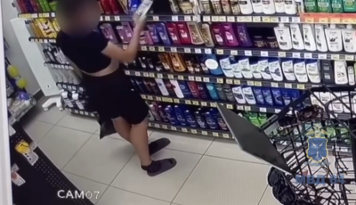 В Саратове рецидивистка украла из магазина шампуни и дезодоранты на сумму более 25 тысяч рублей