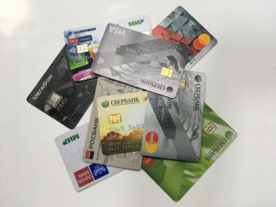 Купила карту и перепродала: в Энгельсе задержали 20-летнюю девушку-дроппера