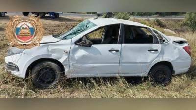 В Калининском районе перевернулась Lada Granta, пострадали двое