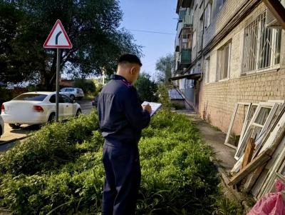В Саратове двухлетний мальчик выпал из окна третьего этажа
