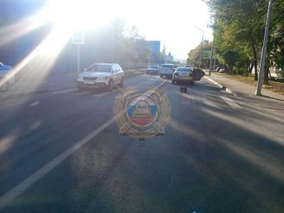 В Саратове на Навашина Toyota сбила девушку и подростка