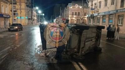 В Саратове в ночном ДТП на Кутякова пострадали две женщины из 